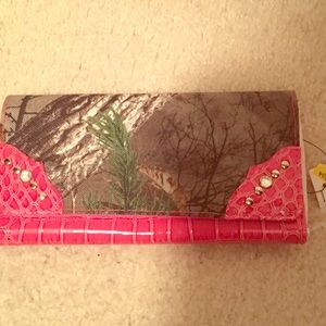 Realtree pink and camouflage wallet.